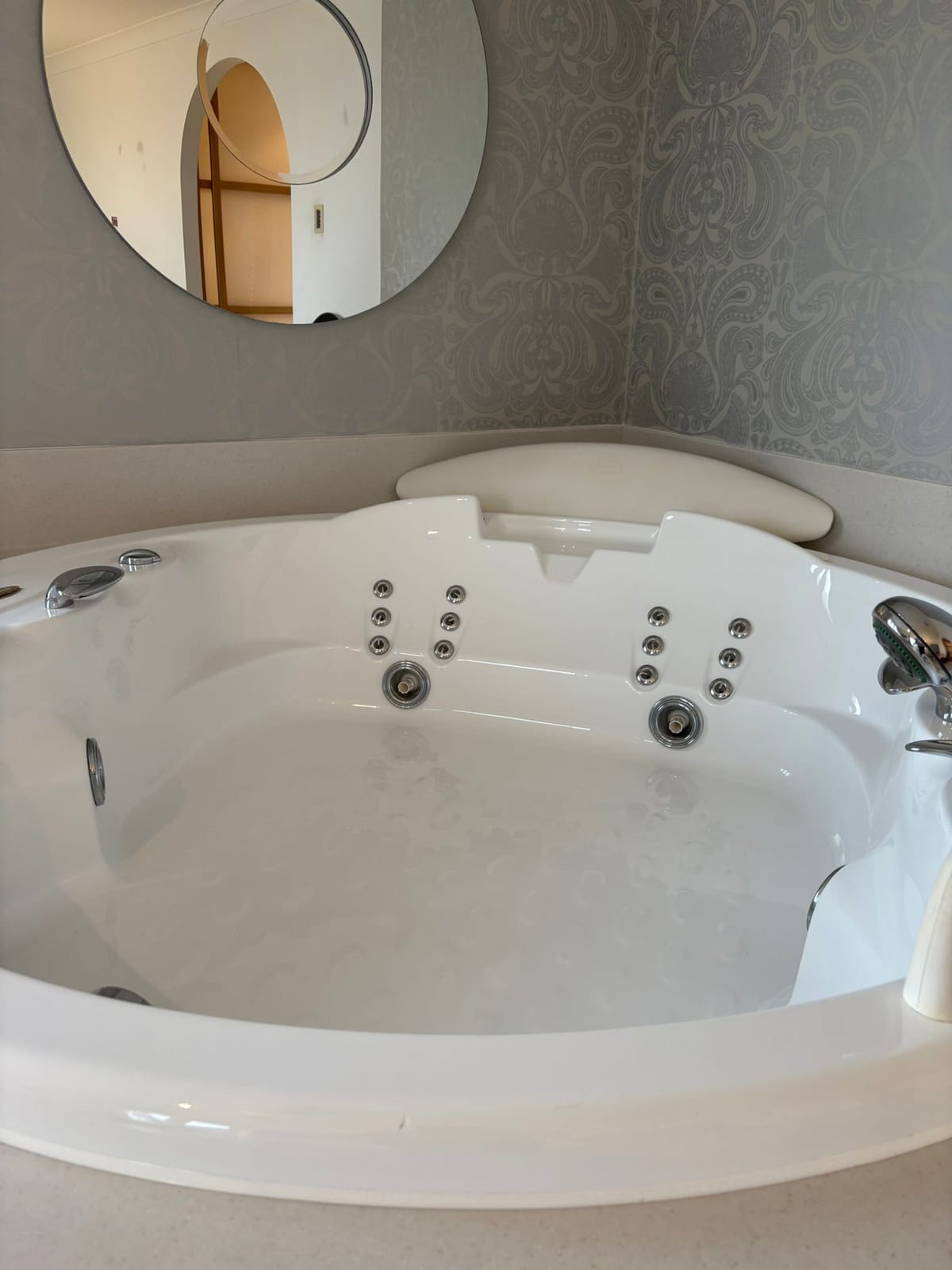 White whirlpool bath
